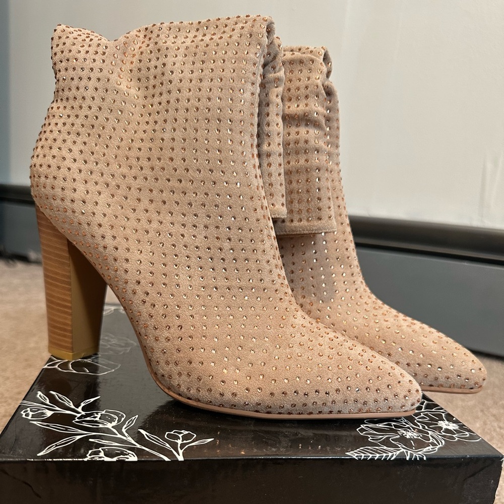 Atalina boots size 10